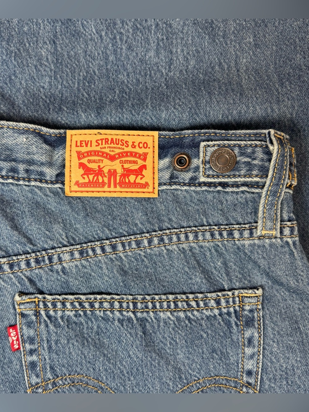 Levis Jeans Women 33x31 Blue Cinch Baggy Lightweight Wide Straight Leg High Rise - Picture 3 of 12